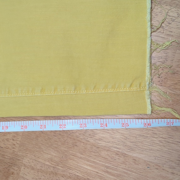 Loft, yellow skinny crop jeans with frayed hem. Size 8 - Picture 5 of 6